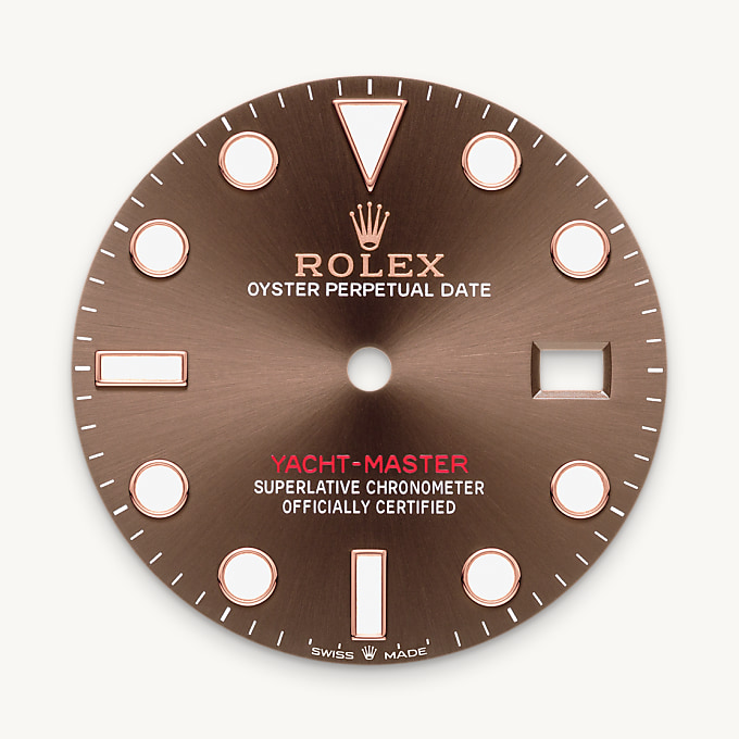 Schokoladen­­farbenes Zifferblatt