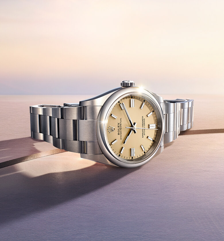 Das matt lackierte Zifferblatt in Beige an der Oyster Perpetual